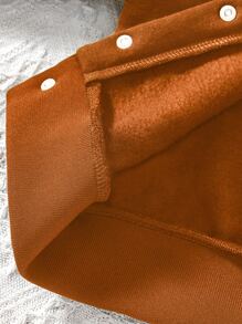 Bebé niño Cazadora de universidad con estampado de letra de manga raglán térmico con pantalones deportivos - Marrón - Ver 4