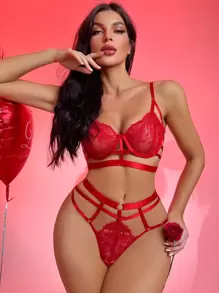 Floral Lace Cut-out Underwire Lingerie Set - Red - View 2