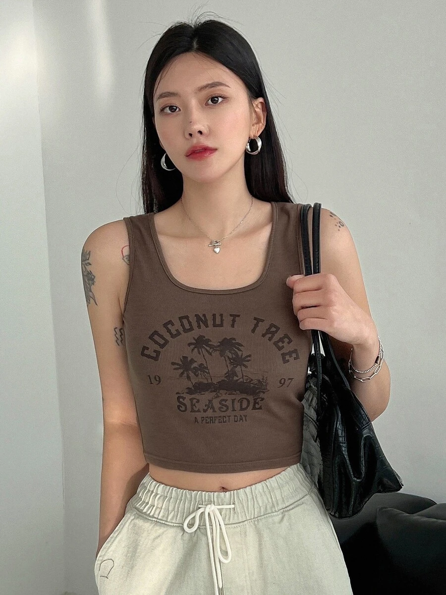 DAZY Top tank con estampado de letra y árbol - Marrón Mocha - Ver 1