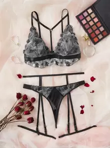 Plus Floral Lace Garter Lingerie Set - Black - View 1