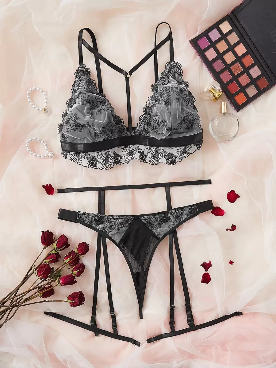 Plus Floral Lace Garter Lingerie Set - Black - View 1
