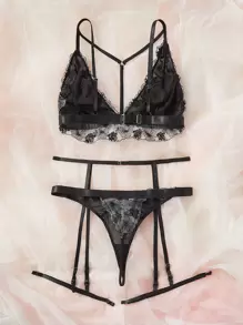 Plus Floral Lace Garter Lingerie Set - Black - View 2