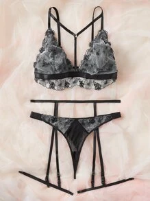 Plus Floral Lace Garter Lingerie Set - Black - View 5