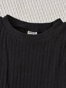 SHEIN Girls Ribbed Knit Tank Top & Letter Patched Flap Pocket Belted Shorts - Multicolor - View 3