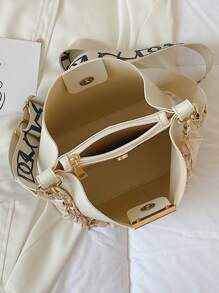 Bolso de mano minimalista y moderno con correa de cadena, decoración de pañuelo de seda y diseño de bolso de hombro sencillo - Beis - Ver 6