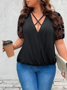 SHEIN LUNE 大碼網紗拼接前交叉T恤 - 黑色 - 查看 1