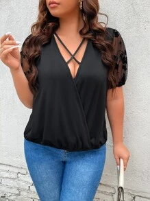 SHEIN LUNE 大碼網紗拼接前交叉T恤 - 黑色 - 查看 4