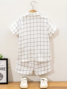 小男童格紋雙口袋襯衫和短褲