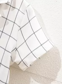 小男童格紋雙口袋襯衫和短褲