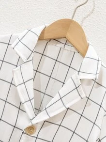 小男童格紋雙口袋襯衫和短褲