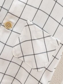 小男童格紋雙口袋襯衫和短褲