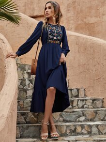 Vestido con bordado floral bajo con fruncido - Azul Marino - Ver 4