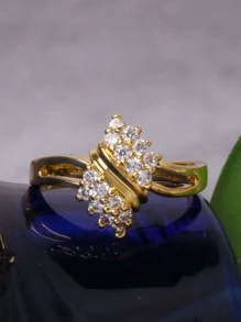 1枚镀金铜质菱形立方氧化锆戒指，多种款式可选