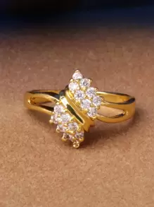 1枚镀金铜质菱形立方氧化锆戒指，多种款式可选