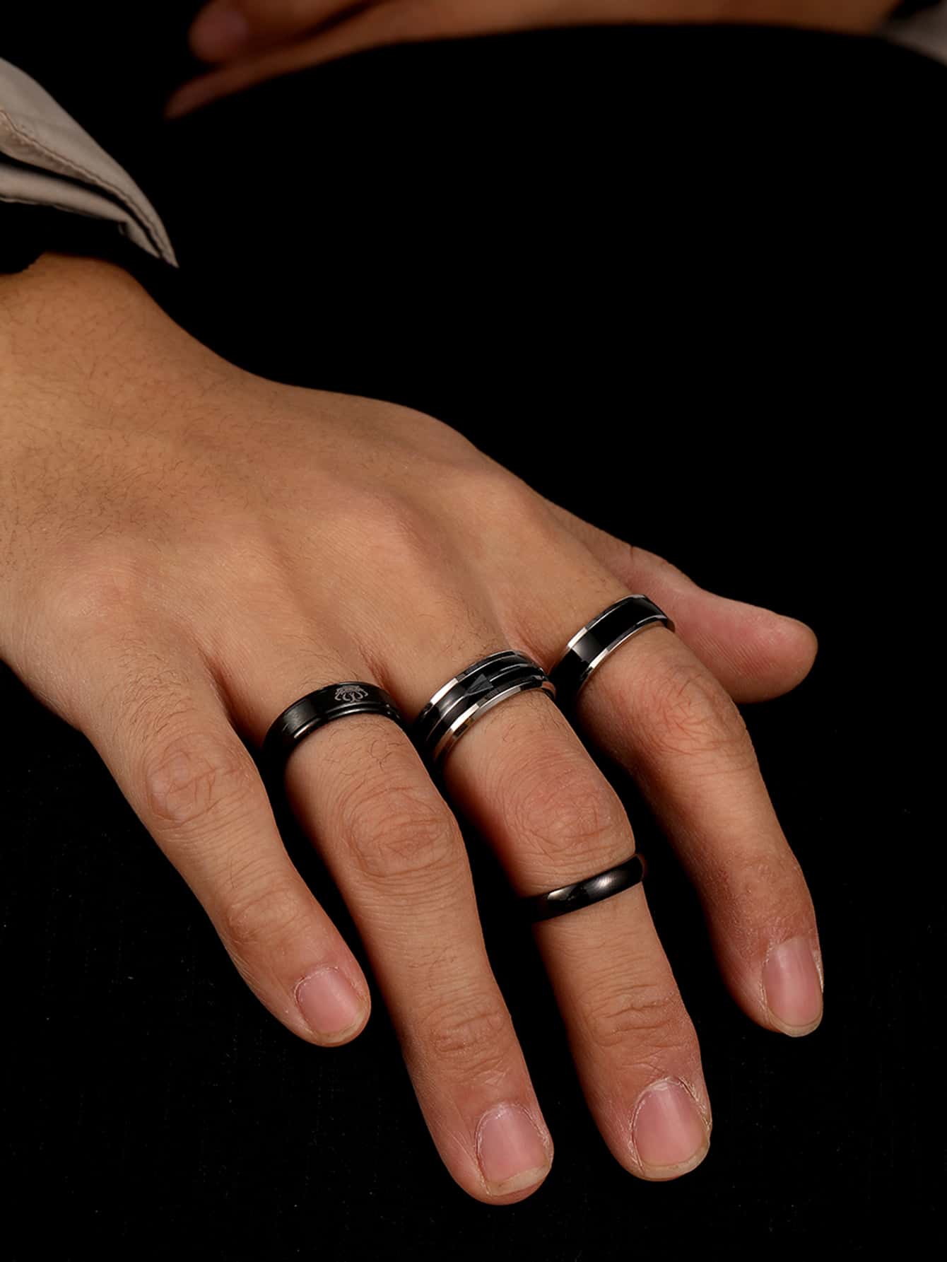 Hombres 4 piezas Anillo corona & con patrón de flecha - Negro - Ver 1