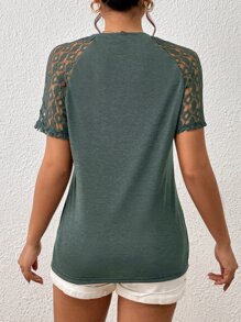 SHEIN Frenchy Camiseta con encaje en contraste de manga raglán - Verde - Ver 2