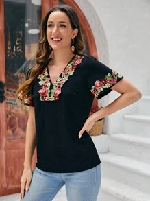 EMERY ROSE Top escote V con bordado floral - Negro - Ver 3