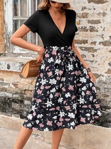 SHEIN LUNE 印花交疊領腰帶A字洋裝 - 黑色 - 查看 6