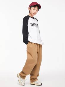 Niño preadolescente Camiseta de manga larga con estampado de letras de estilo japonés para primavera y otoño - Blanco y Negro - Ver 4