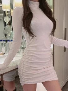 DAZY Vestido ajustado unicolor de cuello cisne fruncido