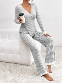 SHEIN Essnce Pantalones con camiseta con cuenta de perla ribete en contraste cruzado - Gris Claro - Ver 1