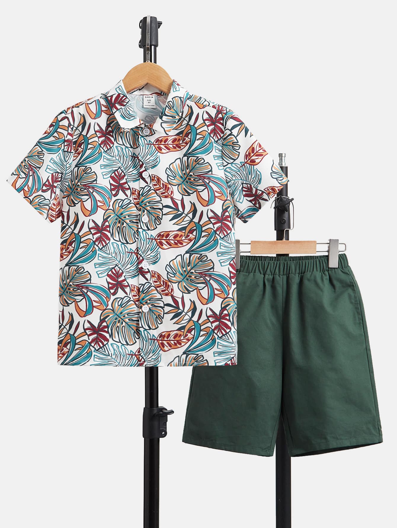 SHEIN 男孩熱帶圖案襯衫和短褲