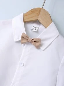 男小童前蝴蝶結襯衫和短褲