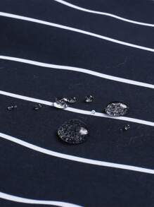 Manfinity Hombres Shorts de playa con estampado de rayas con diseño de parche de cintura con cordón - Azul Marino - Ver 3