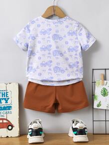 小男童汽車和字母圖案T恤和短褲