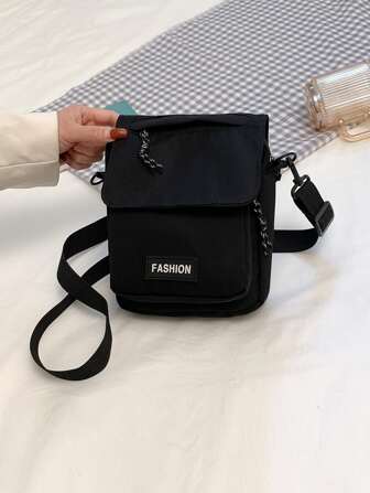 迷你字母貼飾翻蓋方包