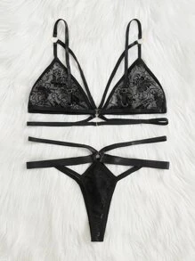 Plus Floral Lace Ring Linked Lingerie Set - Black - View 2
