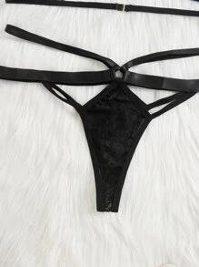 Plus Floral Lace Ring Linked Lingerie Set - Black - View 3