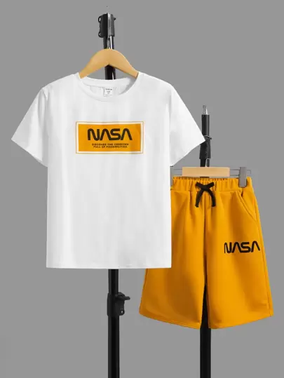 SHEIN 男孩字母圖案T恤和腰部抽繩短褲