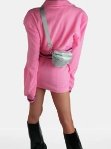 迷你鉚釘和鏈條裝飾腰包