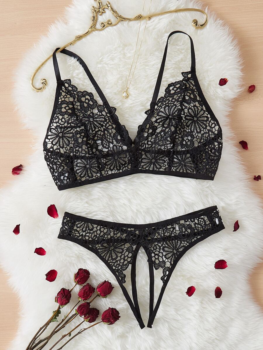 Plus Floral Lace Crotchless Lingerie Set - Black - View 1