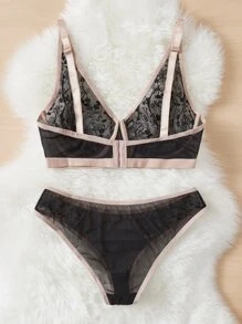 Plus Floral Lace Underwire Lingerie Set - Black - View 2