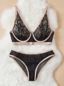 Plus Floral Lace Underwire Lingerie Set - Black - View 4