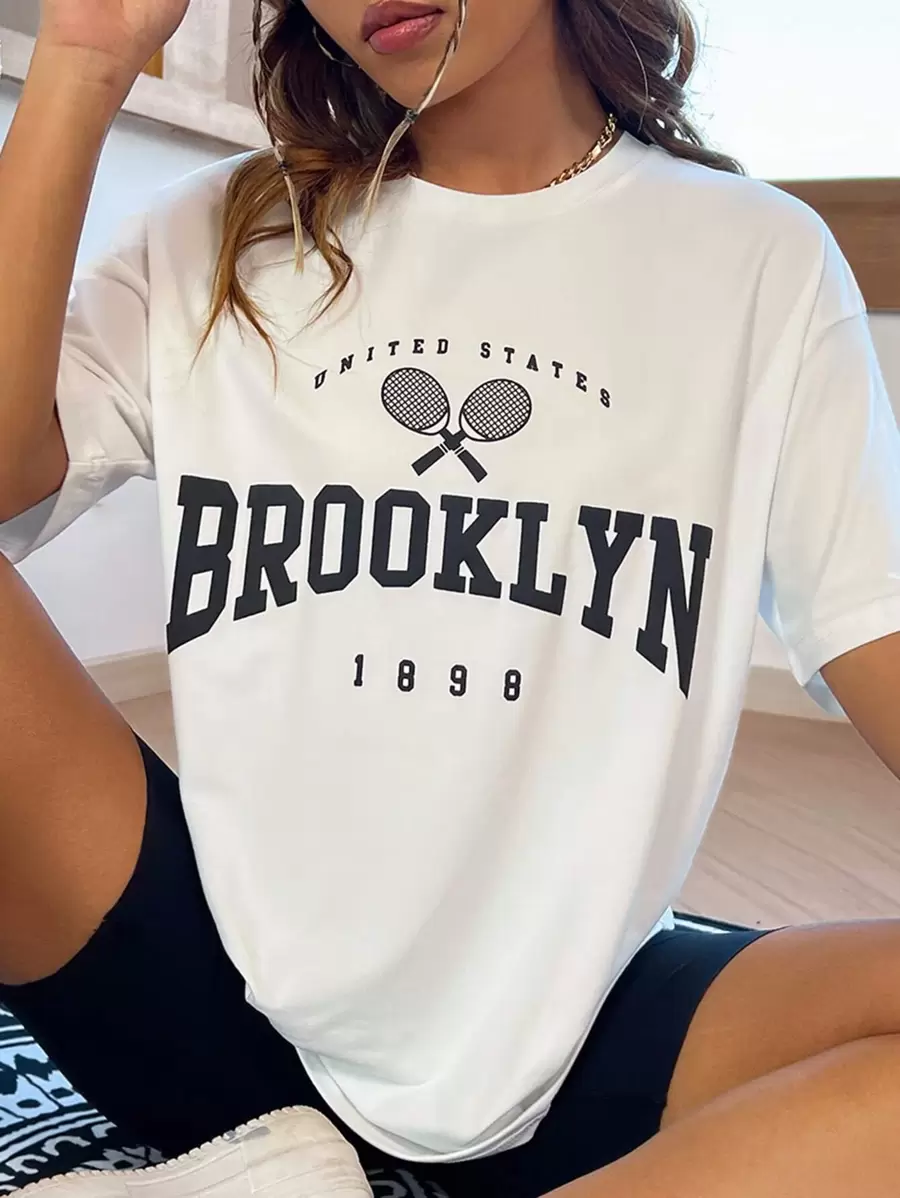 SHEIN MOOSTA Camiseta con gráfico de letra y hombros caídos, camisetas gráficas para mujer