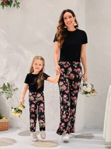 SHEIN LUNE 1pc Solid Tee & 1pc Floral Print Flare Leg Trousers - Multicolor - View 3