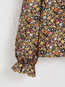 SHEIN Young Girl Toddler Girls Ditsy Floral Print Ruffle Trim Flounce Sleeve Blouse