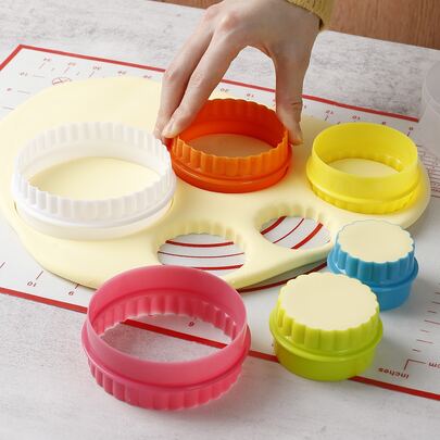 Bộ 6 khuôn cắt bánh quy màu ngẫu nhiên