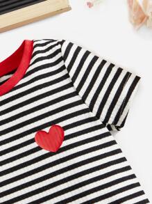 SHEIN Baby Striped Print Heart Print Striped Contrast Binding Romper - Black and White - View 3