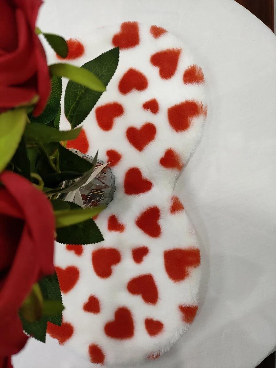 1pc Heart Shaped Fuzzy Tablecloth - Red and White - View 1