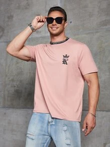 Manfinity Homme Hombres Camiseta con estampado de corona y letra - Rosa Pálido - Ver 5