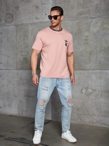 Manfinity Homme Hombres Camiseta con estampado de corona y letra - Rosa Pálido - Ver 6