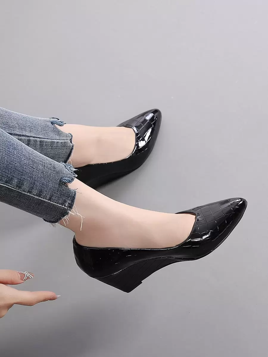 鱷魚壓紋尖頭淺口坡跟鞋 - 黑色 - 查看 1