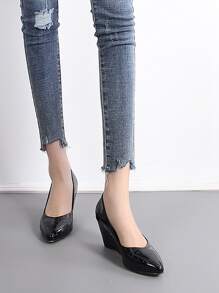 鱷魚壓紋尖頭淺口坡跟鞋 - 黑色 - 查看 2