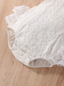 SHEIN 嬰兒水溶蕾絲拼接背帶褲和頭巾 - 白色 - 查看 3