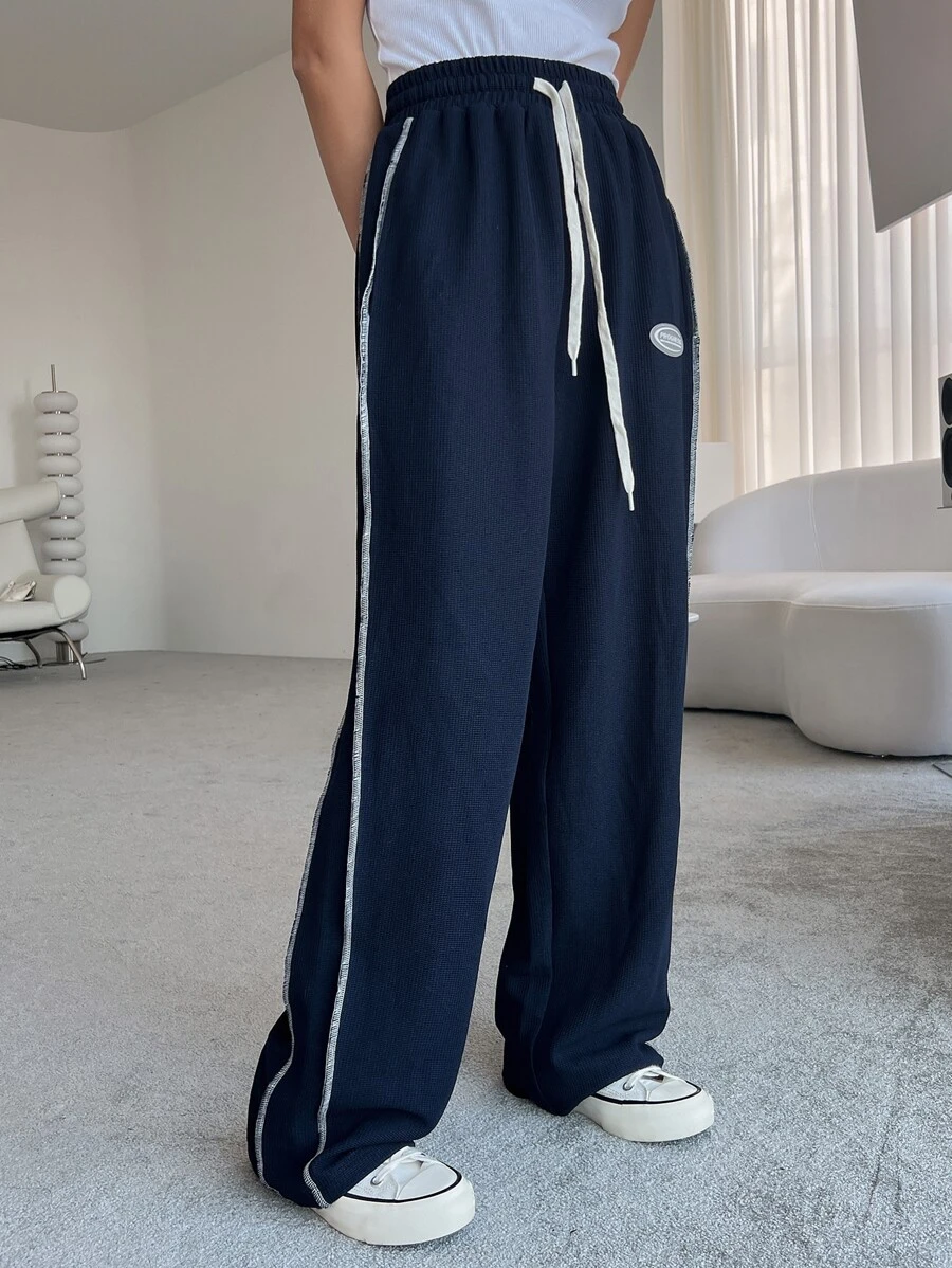 DAZY Letter Patched Detail Top-Stitching Drawstring Waist Joggers - Navy Blue - View 1