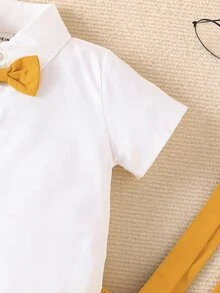 男嬰前蝴蝶結襯衫和背帶短褲